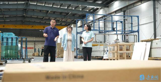 迁：以“陪跑护航”抢滩“跨境蓝海”冰球突