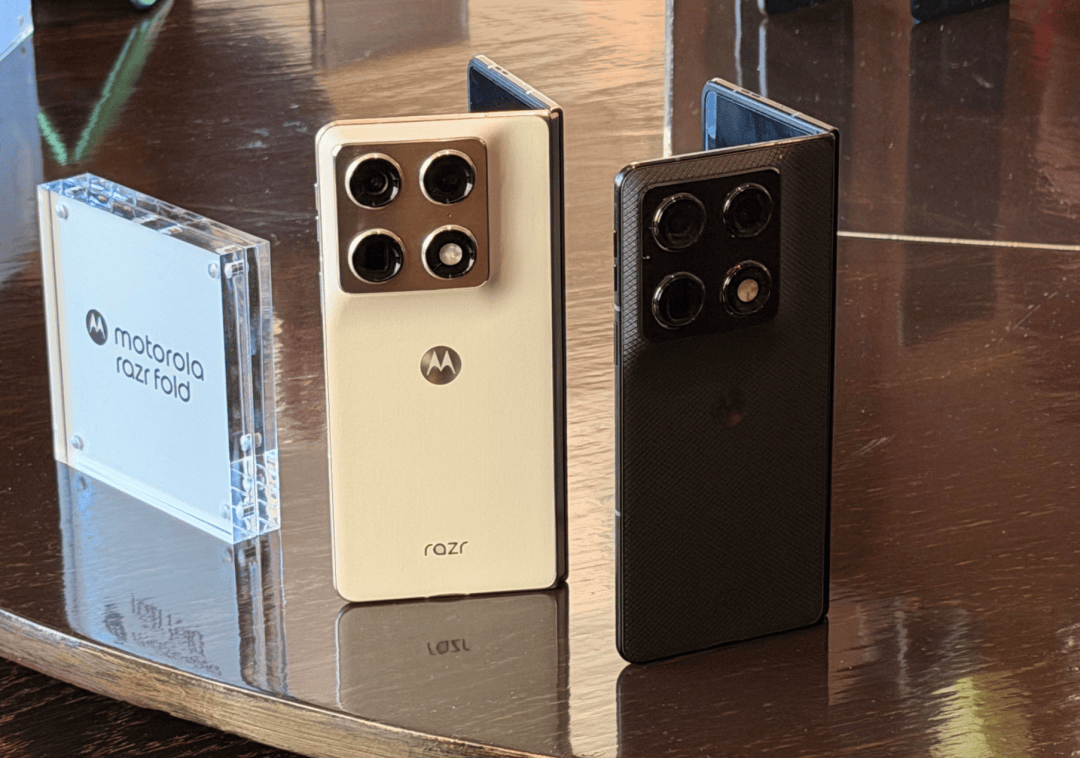 光！81寸2K屏+三颗50MP镜头Q3发布冰球突破豪华版手机版摩托罗拉大折叠全配置曝(图3)